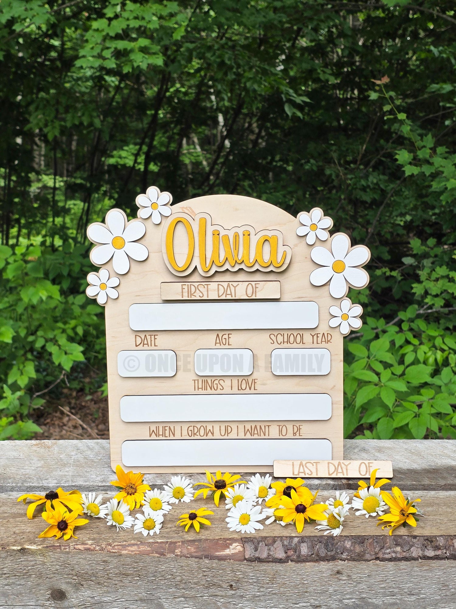 Personalized First Day of School Name Sign, Retro Flower, Daisy Back to School milestone board, Gift for Kid, photo prop kindergarten, Pre-K