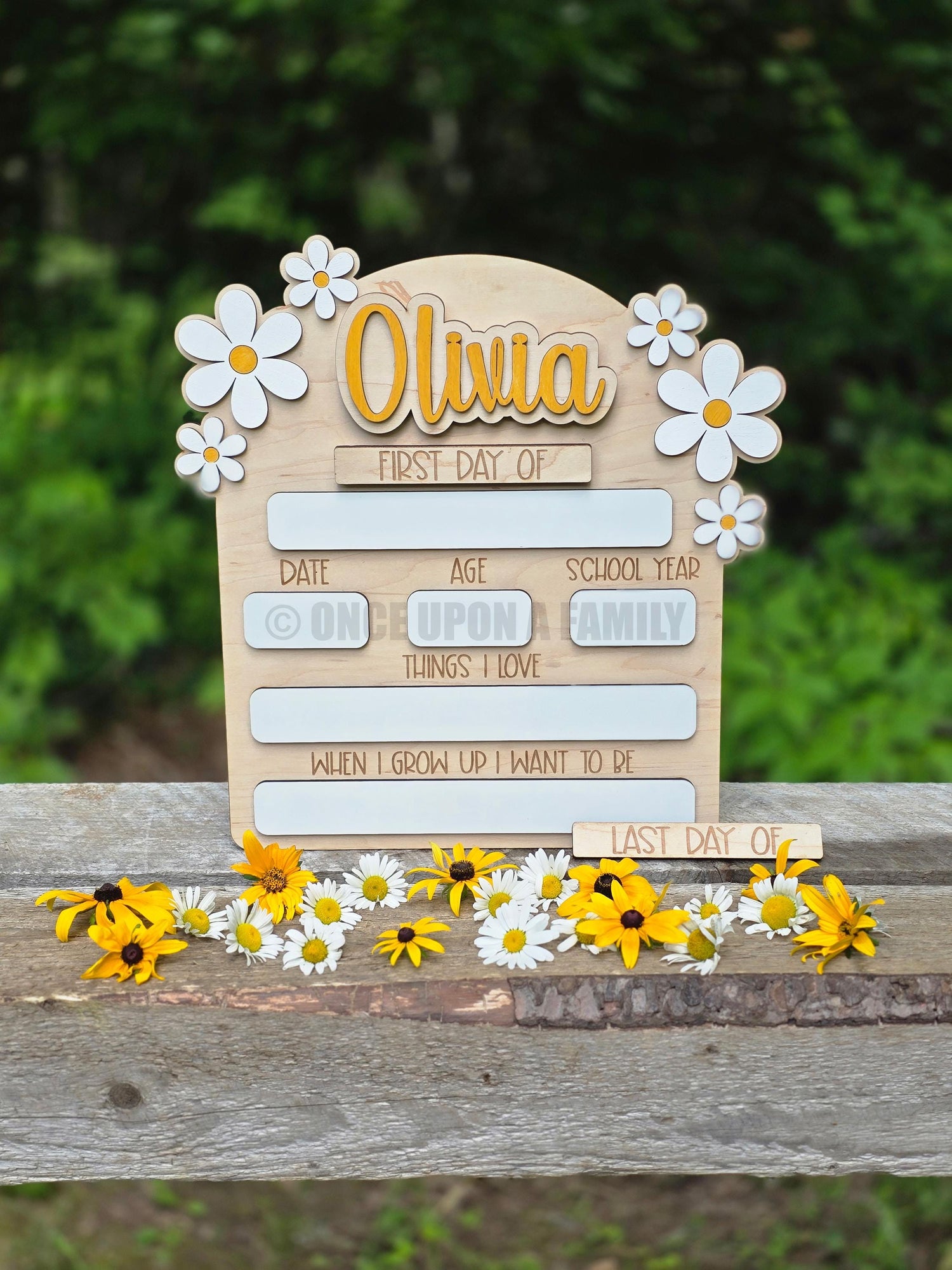 Personalized First Day of School Name Sign, Retro Flower, Daisy Back to School milestone board, Gift for Kid, photo prop kindergarten, Pre-K